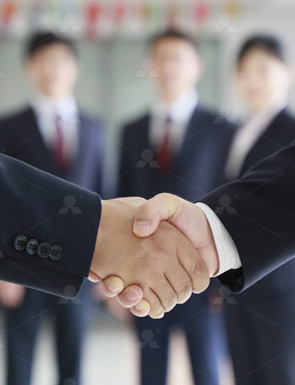 2012年3月20日，黎明重工與整合重組后的9家粉體企業成功簽約，當天共簽售歐版磨粉機30臺套，價值2600余萬元，隨后在8月又先后追加10余臺，基本囊括了所有粉體設備的訂單。